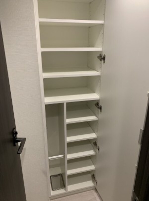 玄関(シューズボックス完備。)