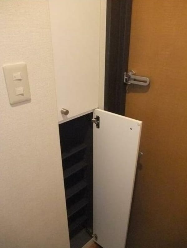 玄関(シューズボックス完備。)