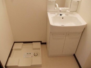 物件内観写真6　(嬉しい独立洗面台付き。)