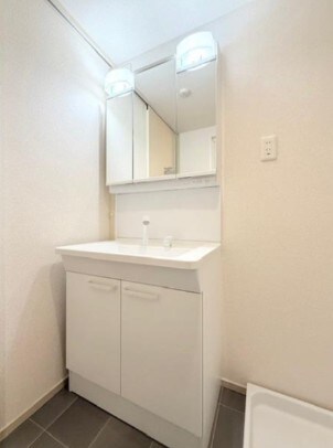 物件内観写真8　(嬉しい独立洗面台付き。)