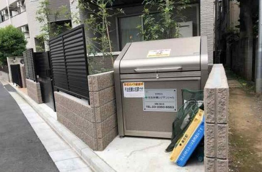 物件内観写真14　(敷地内ゴミ置き場。)