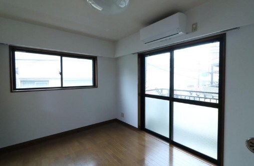 物件内観写真2　(明るい洋室！)