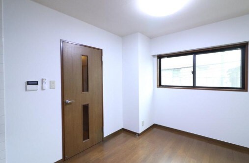 物件内観写真7　(きれいなフローリング。)