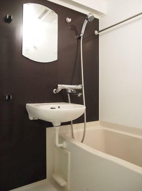 物件内観写真5　(浴室乾燥機付きバス。)