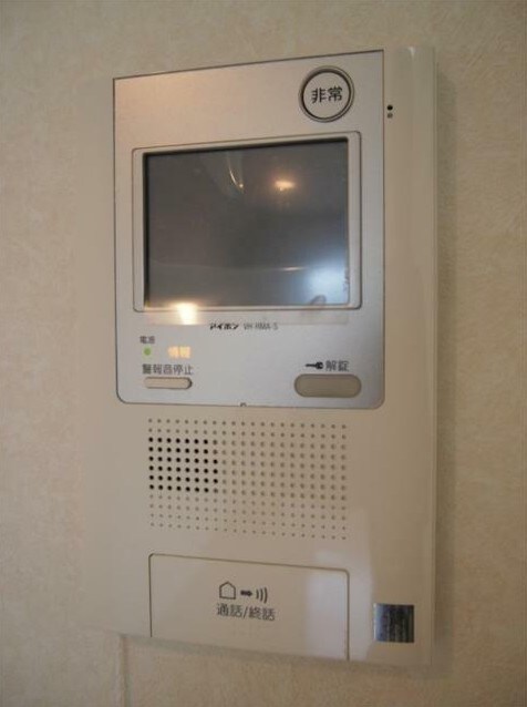 物件内観写真13　(モニター付きオートロックで防犯面も安心です！)