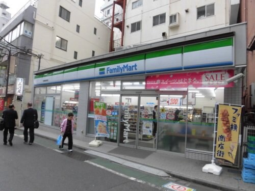 物件内観写真17　(ファミリーマート 607m)