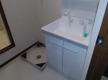 物件内観写真5　(嬉しい独立洗面台付き。)