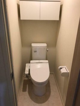 物件内観写真5　(温水洗浄便座。)