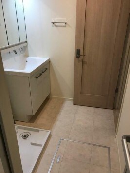 物件内観写真6　(嬉しい独立洗面台付き。)