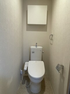 物件内観写真5　(温水洗浄便座。)