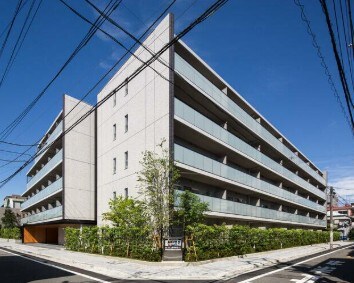 物件外観写真1　(鉄筋コンクリート造のマンション。)