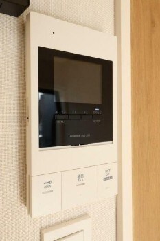 物件内観写真8　(モニター付きインターホンで防犯面も安心です！)
