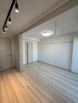 物件内観写真3　(明るい洋室！)