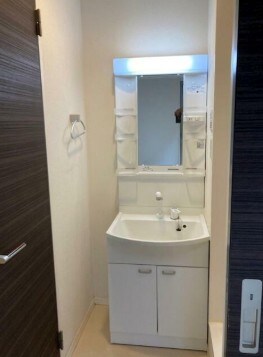 物件内観写真6　(嬉しい独立洗面台付き。)