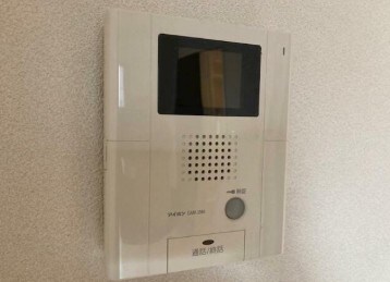 物件内観写真7　(モニター付きインターホンで防犯面も安心です！)