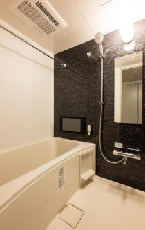 物件内観写真4　(追い焚き機能、浴室乾燥機付きバス。)