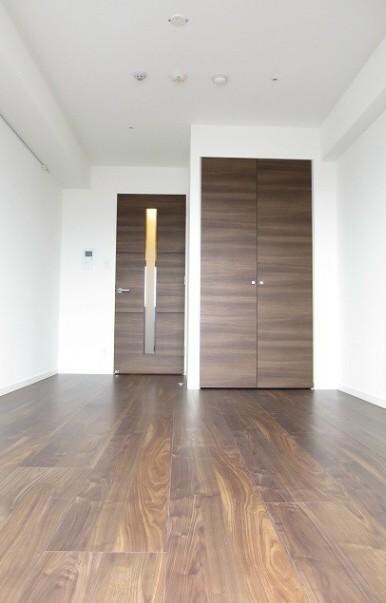 物件内観写真3　(7.6帖の洋室。)