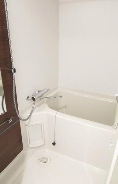 物件内観写真5　(浴室乾燥機付きバス。)