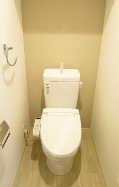 物件内観写真6　(温水洗浄便座。)