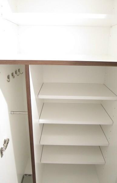 物件内観写真11　(シューズボックス完備。)