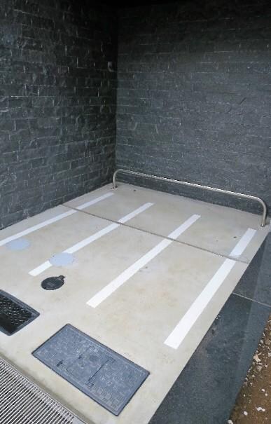 物件内観写真13　(バイク置き場。)