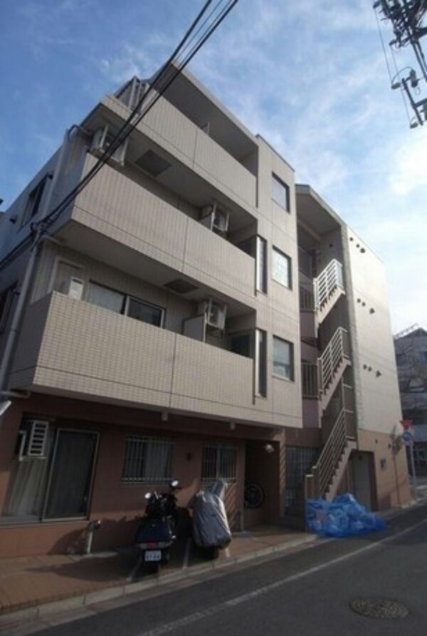 外観(鉄筋コンクリート造のガッチリとした建物。)