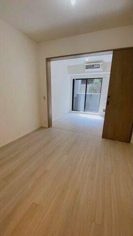 物件内観写真3　(きれいな洋室。)