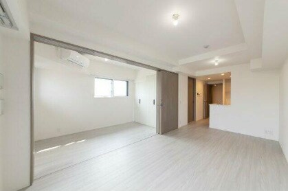 物件内観写真5　(10帖のきれいなLDK。)