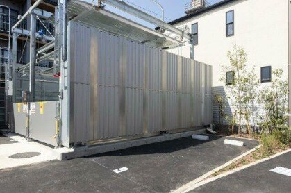 物件外観写真4　(敷地内駐車場)