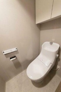 物件内観写真8　(温水洗浄便座。)