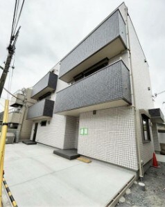 物件外観写真1　(落ち着いた雰囲気。)