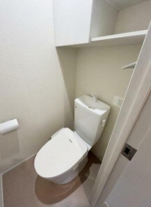 物件内観写真5　(温水洗浄便座。)