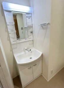 物件内観写真6　(嬉しい独立洗面台付き。)