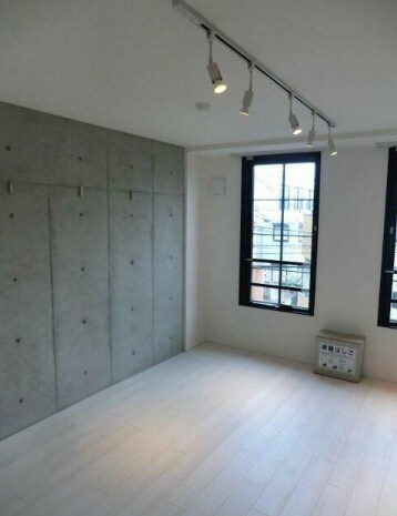 物件内観写真3　(8.8帖のきれいな洋室。)