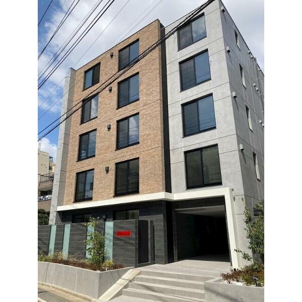 外観(鉄筋コンクリート造のがっちりとした建物。)