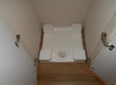 物件内観写真8　(室内洗濯機置場。)