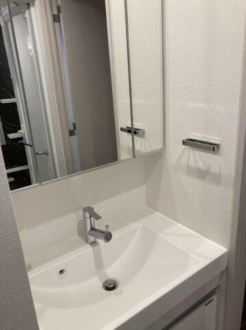 物件内観写真6　(嬉しい独立洗面台付き。)