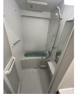 物件内観写真5　(浴室乾燥機付きバス。)