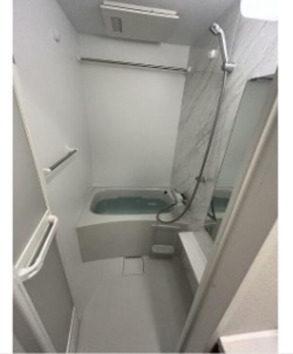 浴室(浴室乾燥機付きバス。)