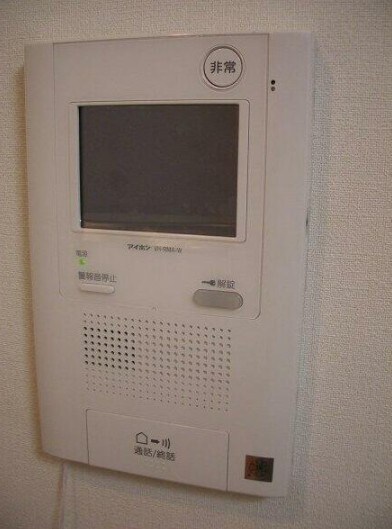 物件内観写真8　(モニター付きインターホンで防犯面も安心です！)