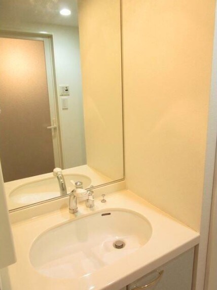 物件内観写真8　(嬉しい独立洗面台付き。)