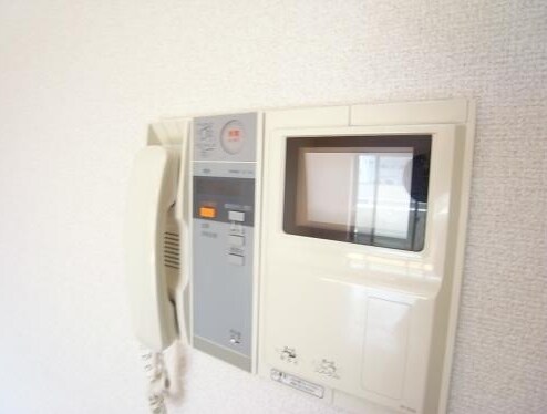 物件内観写真11　(モニター付インターホン完備。)