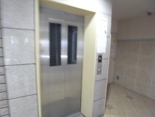 物件内観写真15　(エレベーター完備。)