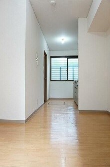 物件内観写真3　(明るい洋室！)