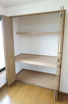 物件内観写真7　(クローゼット完備。)