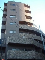 鉄骨鉄筋コンクリート造のがっちりとした建物。