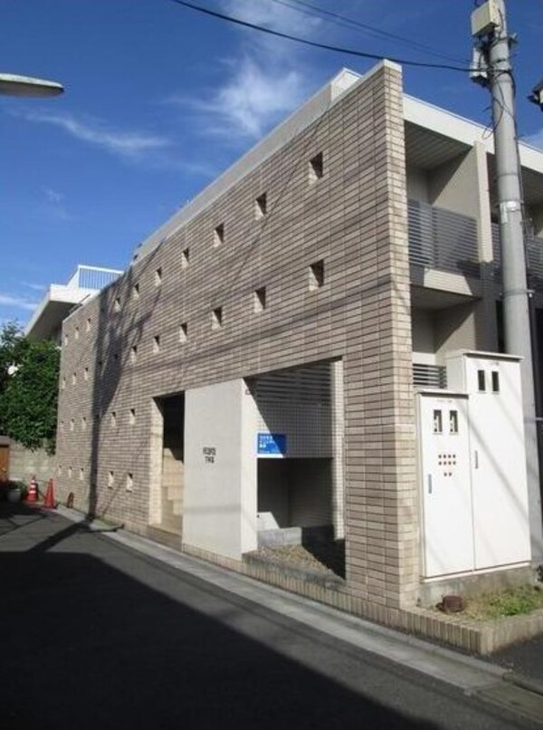 外観(鉄筋コンクリート造のがっちりとした造り。)