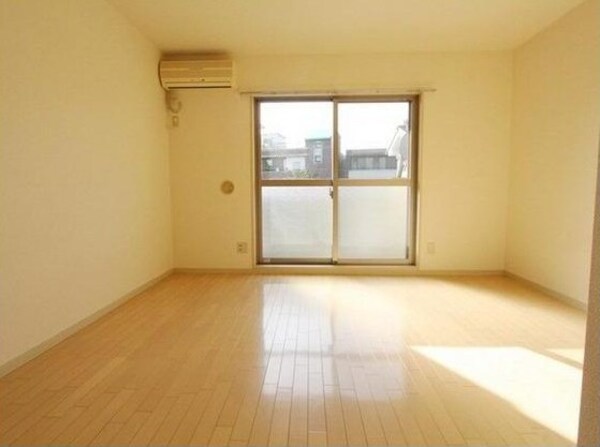 居室(8.8帖の洋室。)