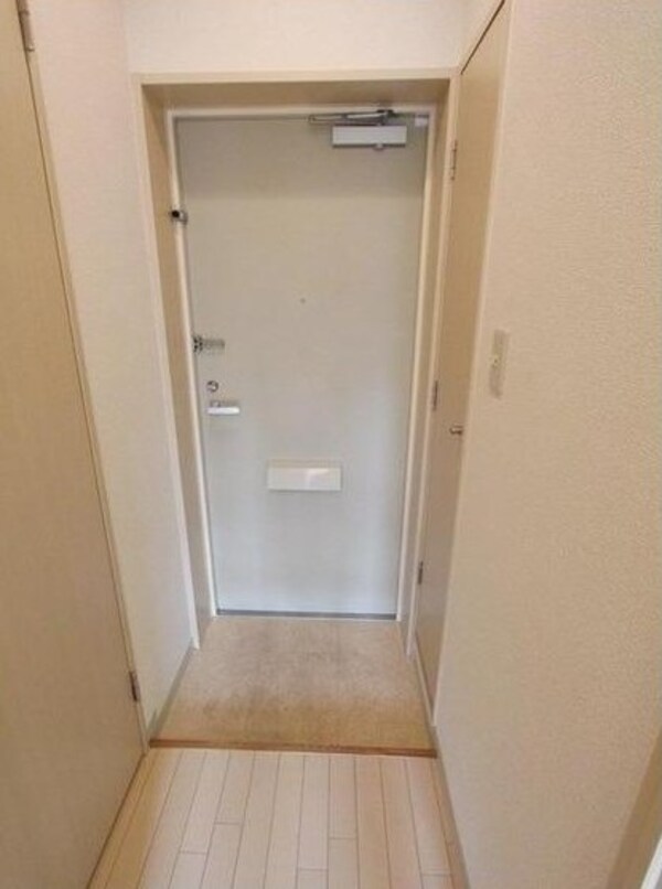 玄関(シューズボックス完備。)