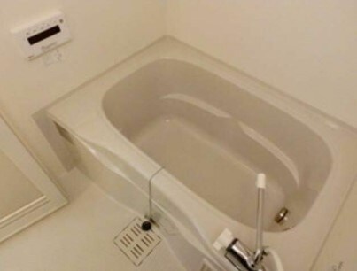 物件内観写真5　(追い焚き機能、浴室乾燥機付きバス。)